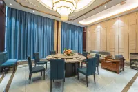 Camphor Tree Hotel - Parkering