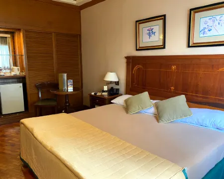 ヘラルド スイーツ マカティのホテル