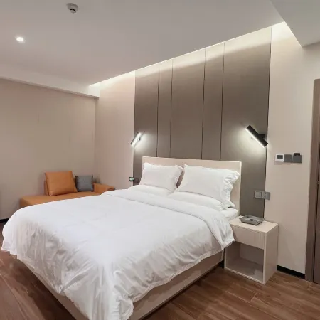 Hengyue Hotel (Lechang RT-Mart)