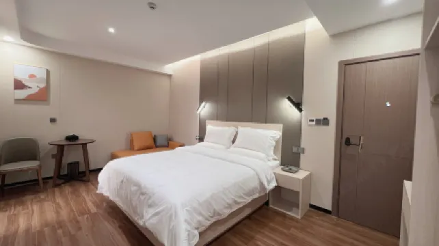 Hengyue Hotel (Lechang RT-Mart)