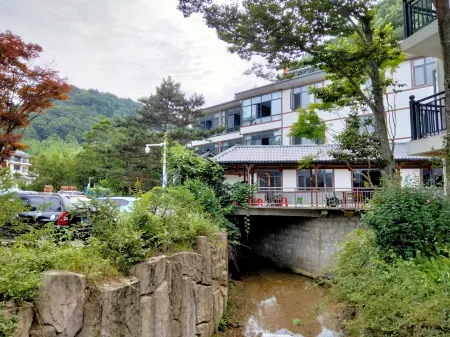yuexinongyuanshanzhuang Отели рядом с достопримечательностью «Rainbow Waterfall Scenic Spot In The Dabie Mountains»