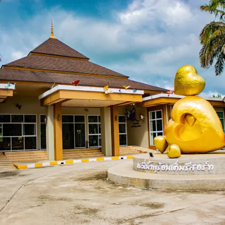Saline Hot Spring Resort