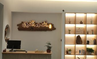 Lodge Near the Creek