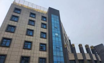 Shanshuiju Light Luxury Apartment (Linyi University City Bus Station Store)