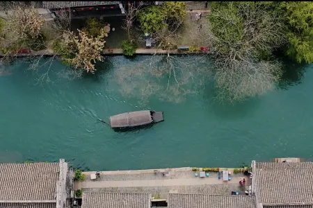 Suzhiji·Nanlou Chunxiao Holiday Homestay (Nanxun Ancient Town Baijianlou Scenic Area) Отели рядом с достопримечательностью «Zhejiang University of Water Conservancy Hydropower (Nanzhang Campus)»