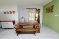 Villa ChavaMinerva Hanni Ciater with Pool - Desayuno
