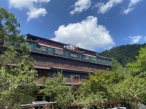 Hongfeng Mountain Resort Hotels near Daxiong Mountain National Forest Park