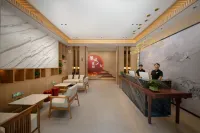 藝龍瑞雲飯店（信陽火車站天潤廣場店） - 3 星級