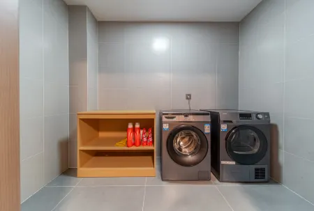 Jinjushangpin Light Luxury Hotel (Luozhuang District Gaoxin Avenue) Отели рядом с достопримечательностью «Luozhuang Zoo»