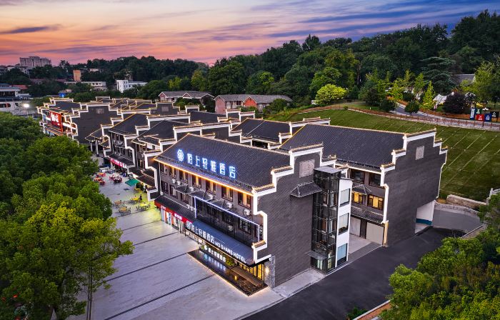Momo Lianya | Huizhou Jiangnan Chinese Aesthetic Tea Hotel, Lingling Ancient City Shop
