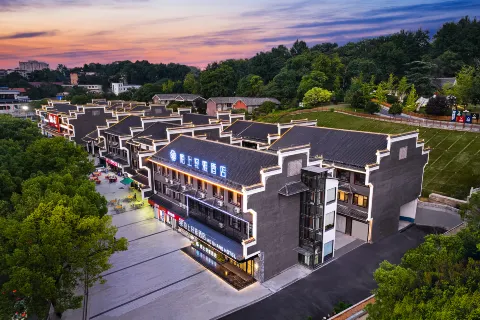 Moshang Qingya Hotel (Yongzhou Lingling Ancient City Dongshan Scenic Area Branch)