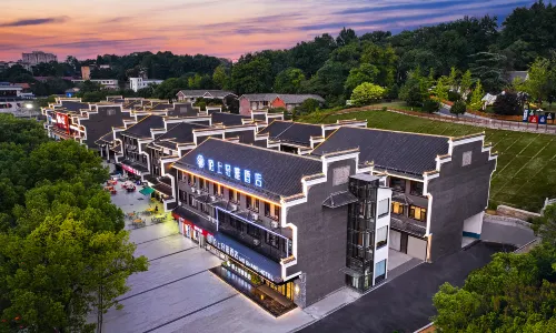 Moshang Qingya Hotel (Yongzhou Lingling Ancient City Dongshan Scenic Area Branch)