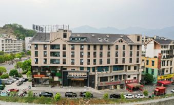 Ruiji Hotel (Yizhang Style Commercial Street)