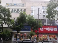 Anman Hotel (Fengcheng Railway Station Hengfeng Plaza) Hotels near Fengcheng Longrun City Plaza