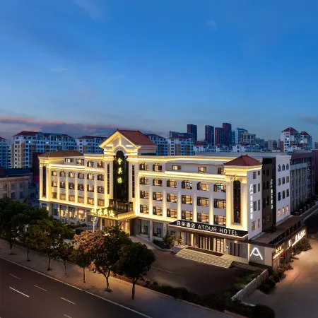 Han Le Fang Night City Atour Hotel at Weihai Station