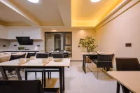 DaLi Jiuyu · Seaside and Mountain View at Dusk · Courtyard Vacation Boutique Stay (Erhai Lake) - Breakfast