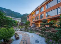 Vine Villa Hotels near Gemu Mountain