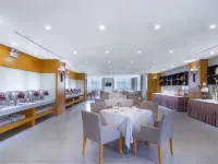 Vienna Classic Hotel (Hengtong Fortune Center Store) Hotels near Baoding Library