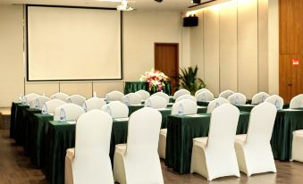 Borrman Hotel (Huaihua High Speed Railway South Station Wanda Plaza)