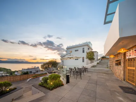 Fuxian Lake Yumo Lake View Hot Spring Hotel