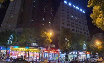 Baokang Yiyi Garden Hotel - Housity
