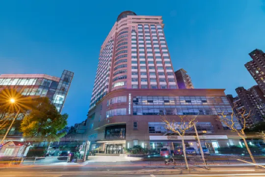 Mercure Hotel Shanghai Global Harbor Отели рядом с достопримечательностью «Zhaofeng Square»