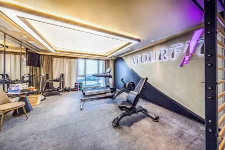 Atour Hotel(Wuhan Zhuankou Dongfeng Avenue Sports Center Store) Отели рядом с достопримечательностью «Wuhan Business College»