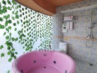 喜欢主题酒店(成都火车北站万达广场店) - 水床浴缸房
