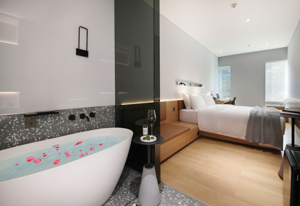 5. 셰커우 잉셔 라..