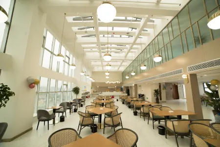 Haofite Hotel (Guang'an Wuyue Plaza) Отели рядом с достопримечательностью «Deng Xiaoping Former Residence Museum»