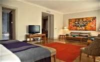 Tomtom Suites - 4-Star
