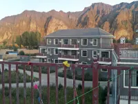 Zhenbutong Hotel - Mountain view