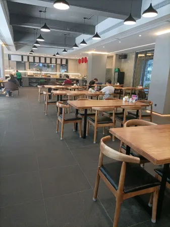 Huaren Yiju Smart Hotel (Lottonian Medical Care Cultural Village) Отели рядом с достопримечательностью «Xiamen University - Jiahe College»