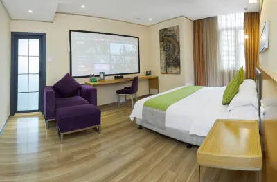GreenTree Alliance Hotel (Shenzhen Nanshan Shekou Sea World Taizi Road) Отели в г. Шэньчжэнь