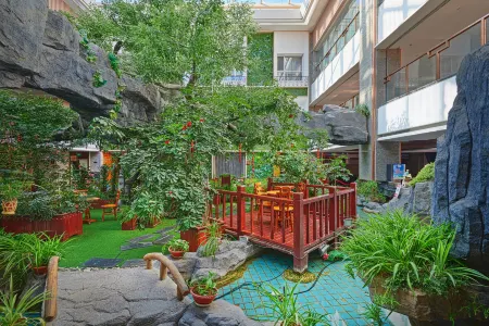 Yudu Lezi Hotel (Zhongwei Drum Tower Xiangyang Pedestrian Street) Отели в г. Чжунвэй