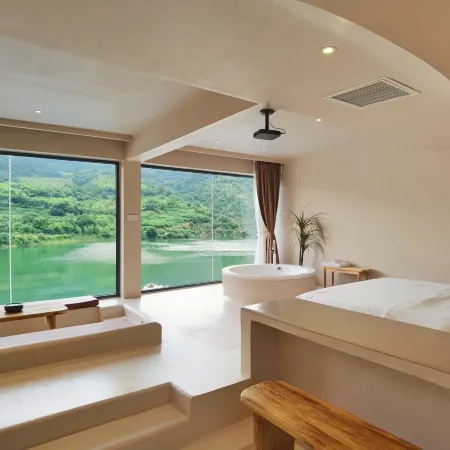 Desir Lakeside B&B