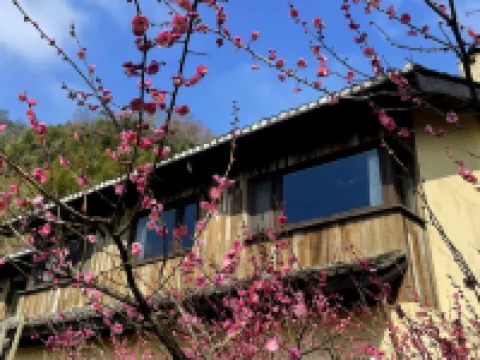 naked Castle Resort Hoteles en Deqing