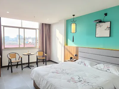 Xianning Zhizhuxia City Homestay (Wanda Plaza) Hotel a Central Flower Bed-Qianshan Pedestrian Street
