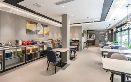 Homeinn Selected Hotel (Shanghai Yanggao Middle Road Lantian Road Subway Station) Отели рядом с достопримечательностью «Shanghai Pudong New Area Administration Institute»