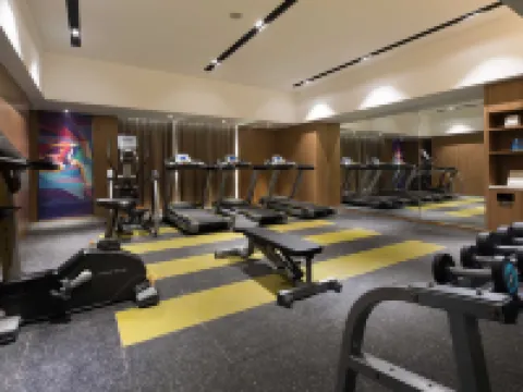 西寧高速鉄道駅ホリデイ イン エクスプレスホテル 西寧のホテル