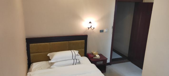 Pingle Tongle Business Hotel Các khách sạn ở Bình Lạc