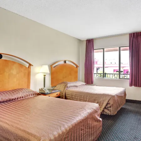Travelsuites Inn Отели рядом с достопримечательностью «Променад Линк»