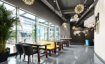 Rose Art Hotel (Ningbo Beilun Yintai City Store)