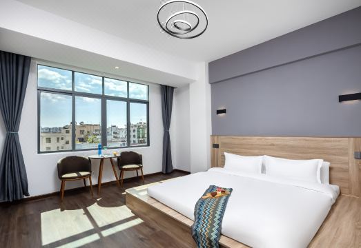 싼야 피닉스 국제공항 근처 호텔의 깔끔한 로비 이미지