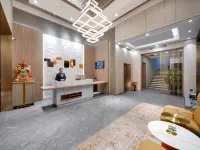 Chonpines Hotel (Daqing West Railway Station Wanda Plaza Branch) - موقف سيارات