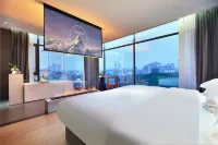 Global Village Elegant Lijiang Hotel (Guilin Two Rivers and Four Lakes Xiangbishan Branch) - balcony