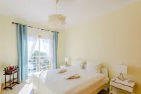 BnB Homes Ocean View Apartment with Lovely Terrace, 2 Swimming Pools & Tennis Court 알부페이라 호텔