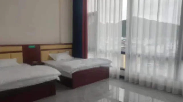 Luoping Jinlang Chinese Inn