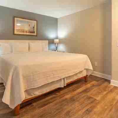 The Cove of Lake Geneva Rooms