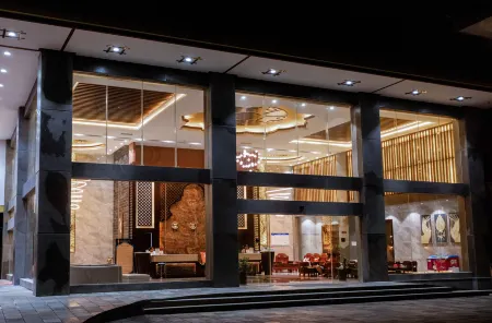 Phoenix Hot Spring Holiday Hotel Отели рядом с достопримечательностью «Phoenix Hot Spring»